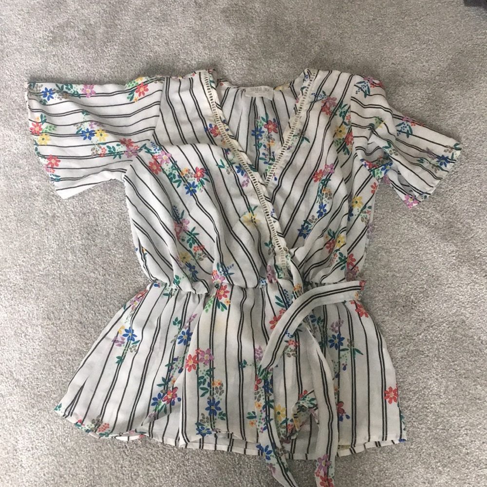 Super cute floral top